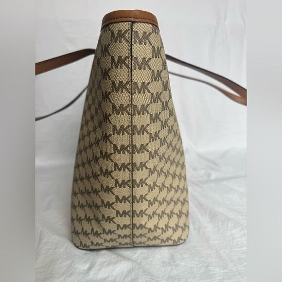 Michael Kors Emry XL Top Zip Tote - Picture 2 of 9